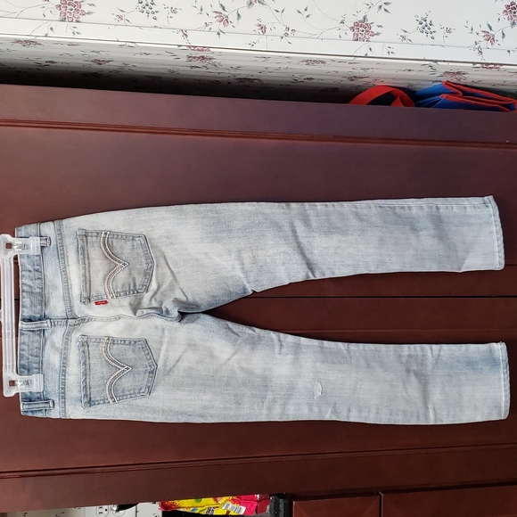 HOST PICK. Girl's Levis Boyfriend Distressed Jeans Size 8 - Picture 2 of 4